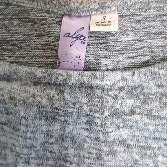 Alya gray sweater size S - Picture 9 of 9